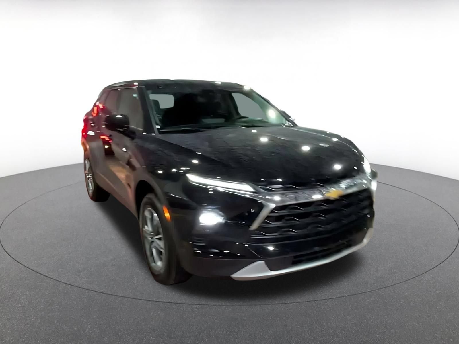 Used 2026 Chevrolet Blazer LT FWD image 3