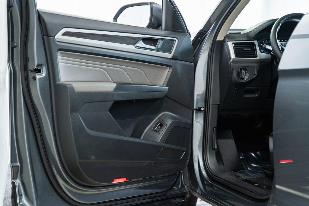 Used 2022 Volkswagen Atlas SE w/ Black Wheel Package image 38