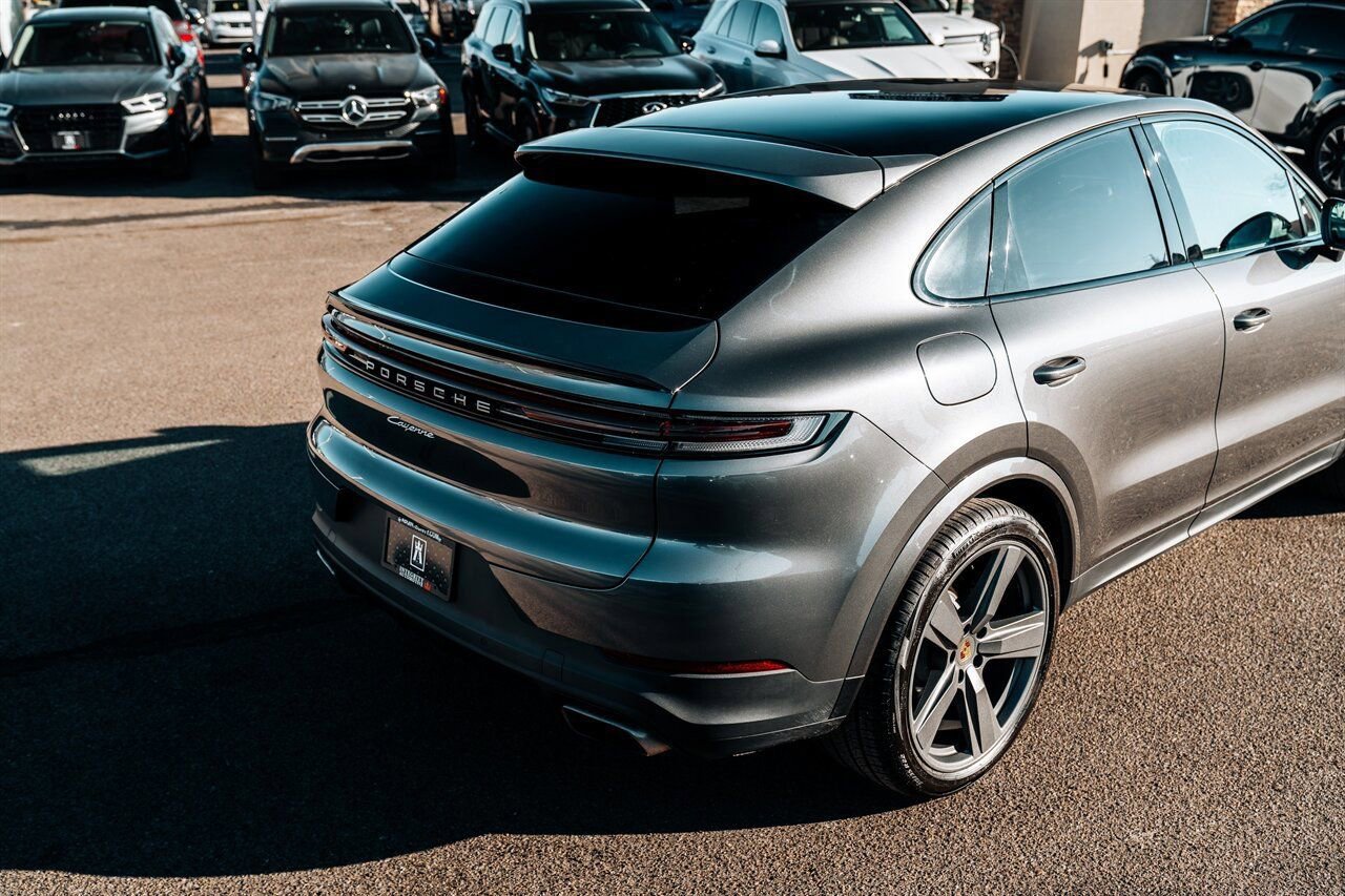 Used 2024 Porsche Cayenne Coupe image 11