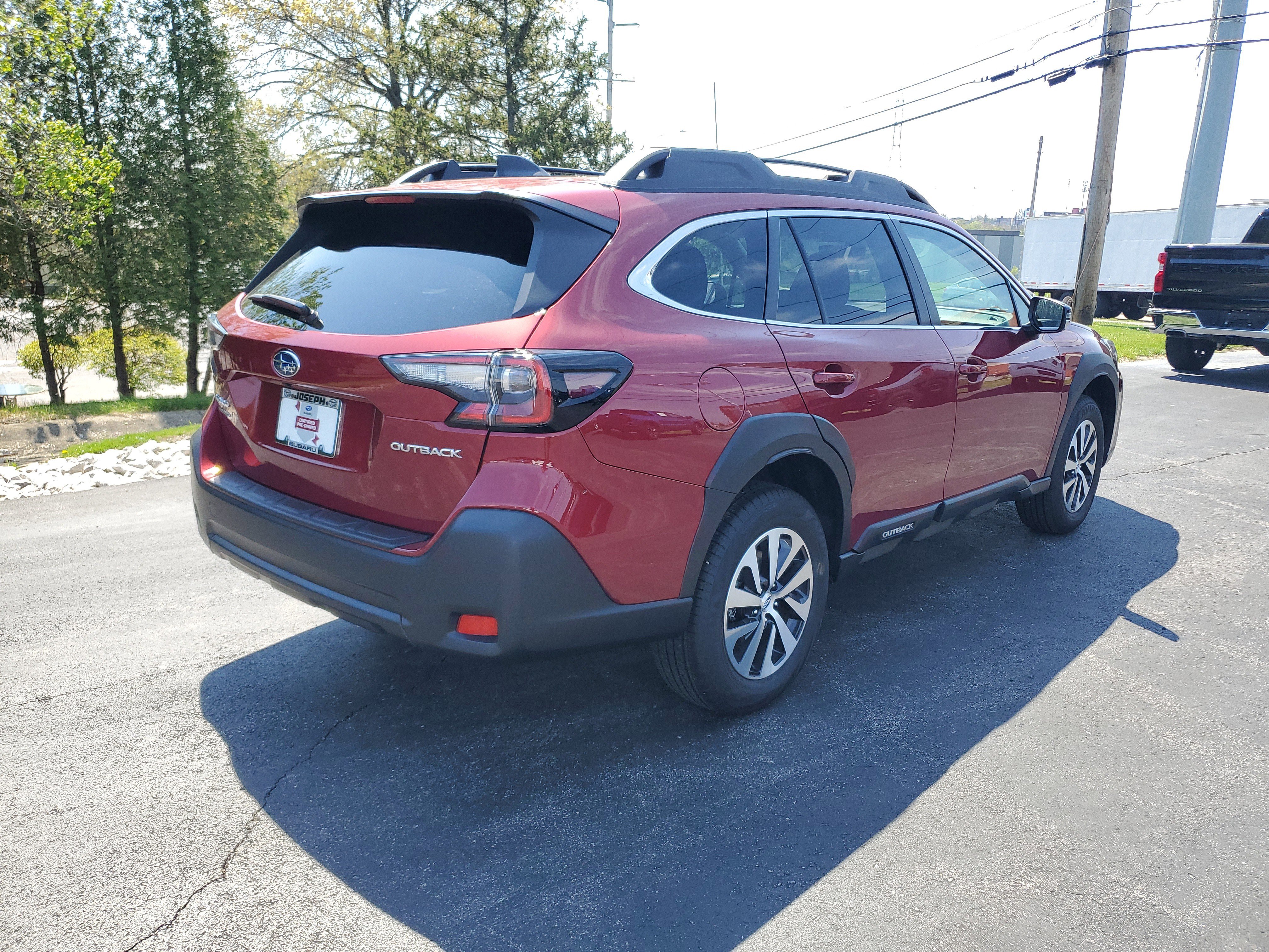 Used 2025 Subaru Outback Premium w/ Popular Package #1A image 3