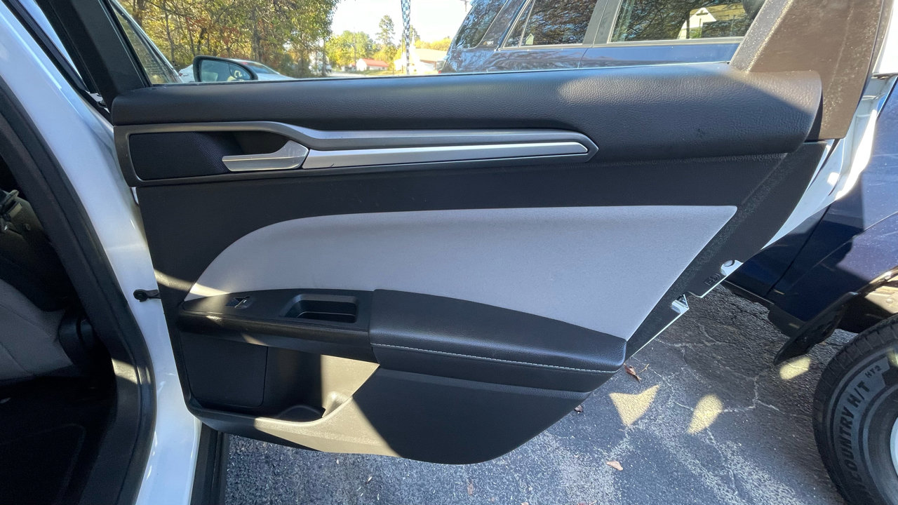 Used 2015 Ford Fusion S image 23