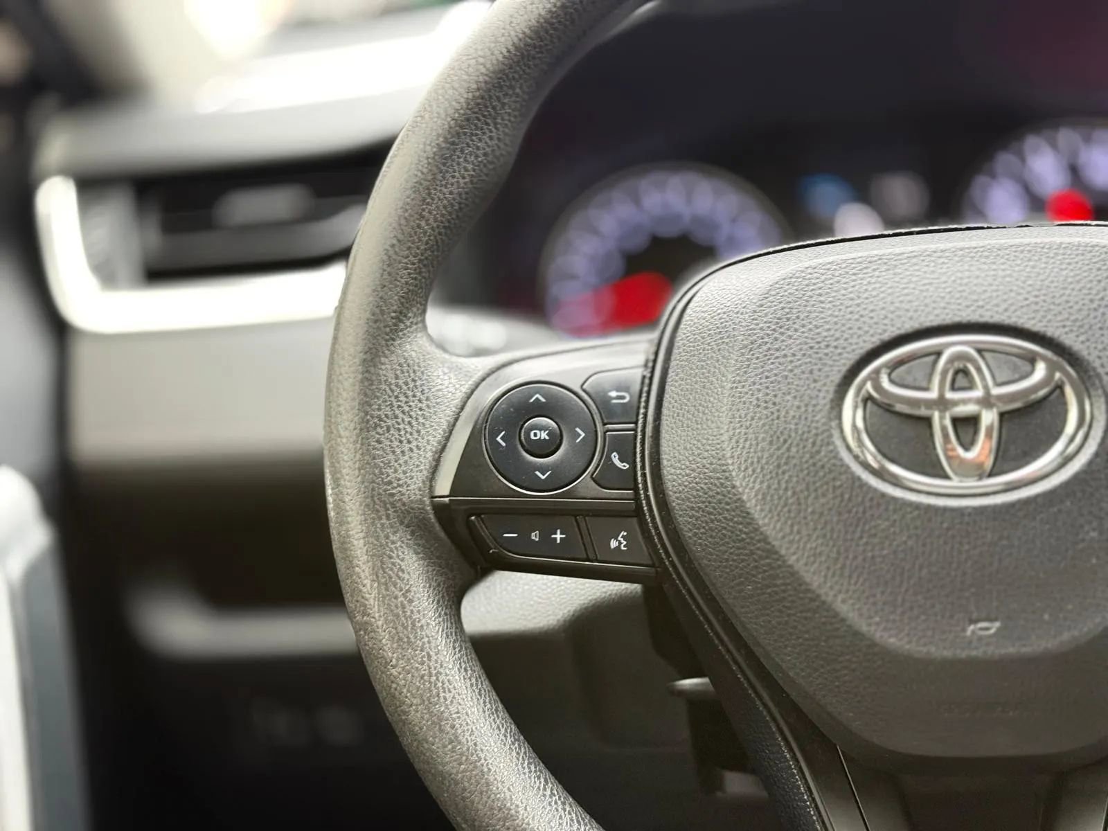 Used 2019 Toyota RAV4 LE w/ All Weather Liner Package AWD/4WD image 20