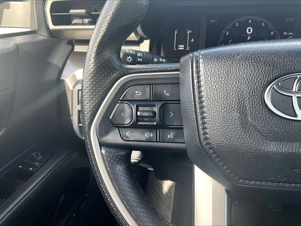 Used 2025 Toyota 4Runner SR5 AWD/4WD image 23