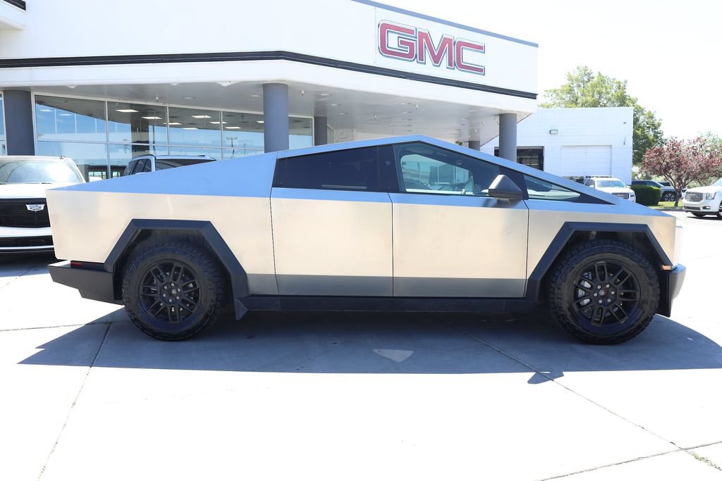 Used 2025 Tesla Cybertruck AWD Crew Cab image 7