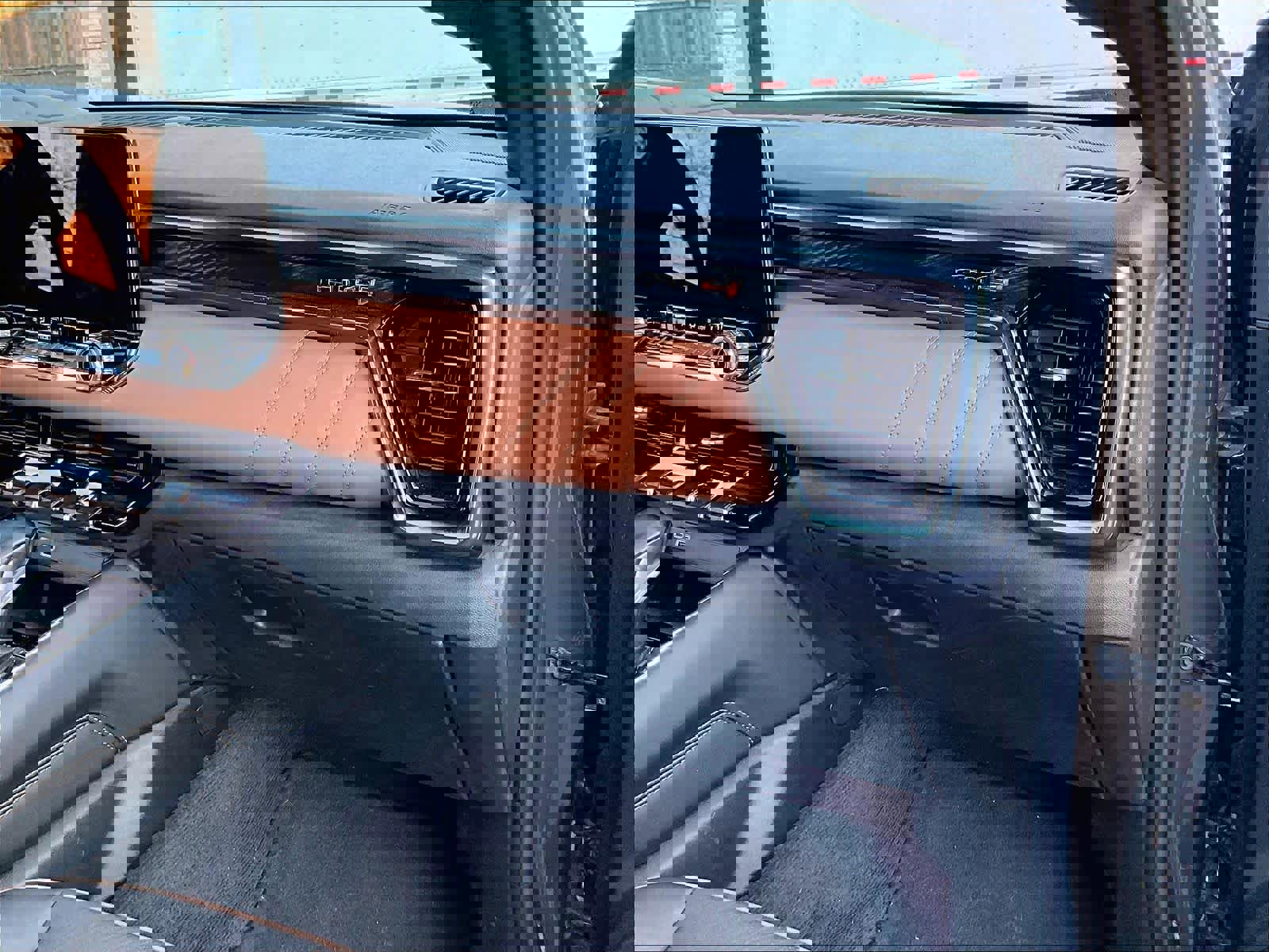 Used 2023 GMC Canyon AT4 w/ Technology Package image 17