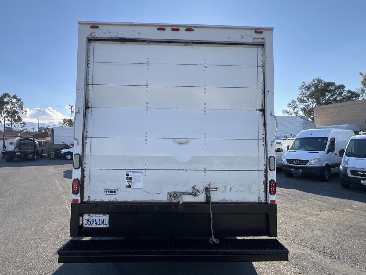 Used 2015 Chevrolet Express 3500 image 4