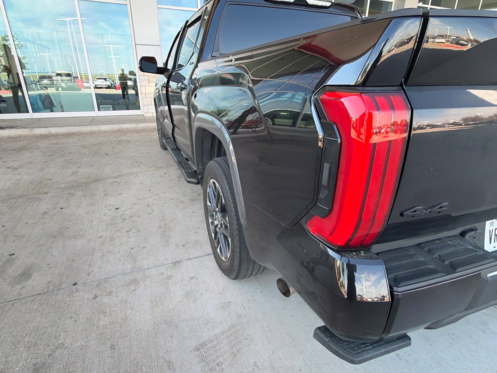 Used 2024 Toyota Tundra Limited w/ Power Package AWD/4WD image 19