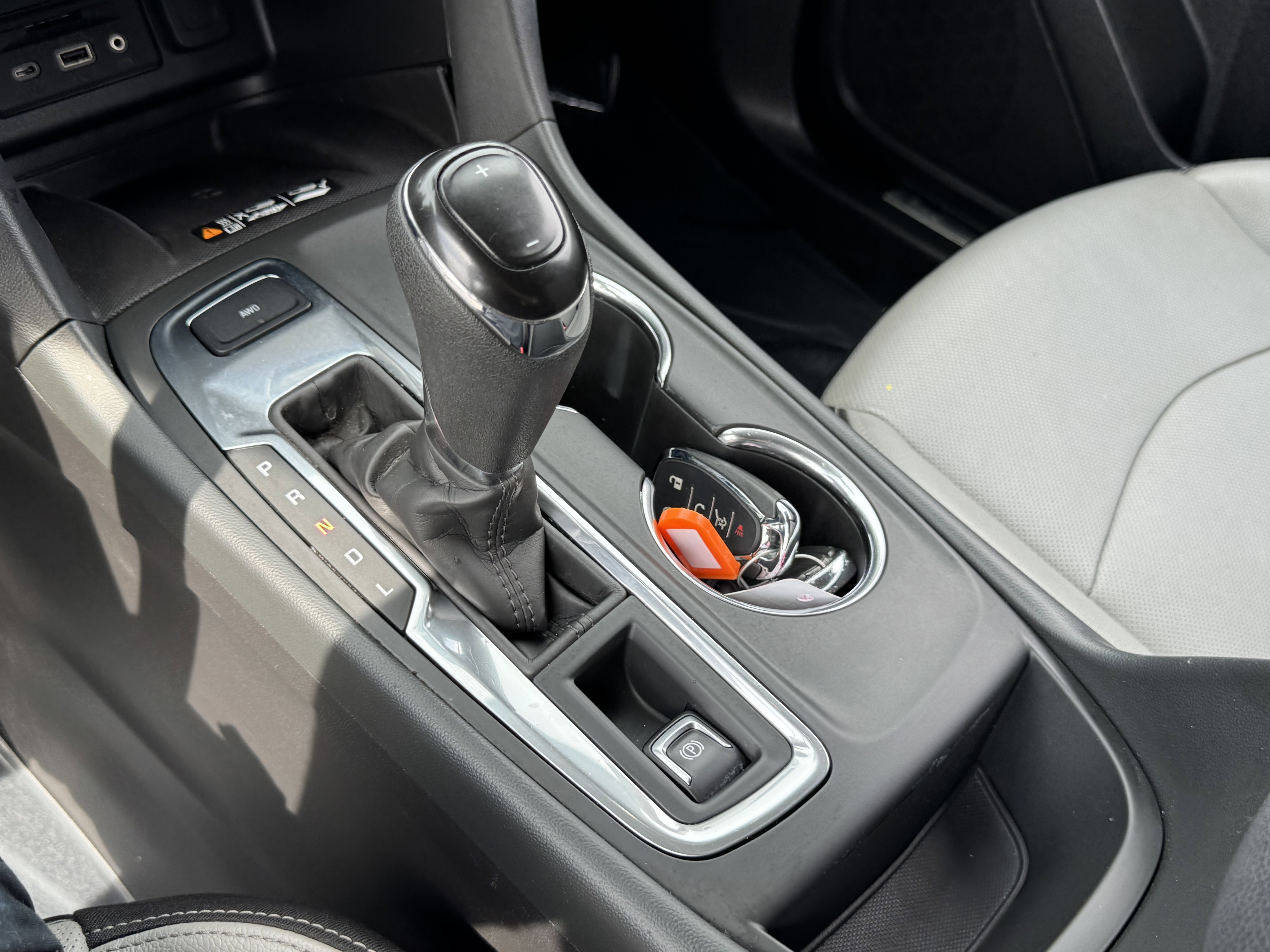 Used 2021 Chevrolet Equinox Premier image 32