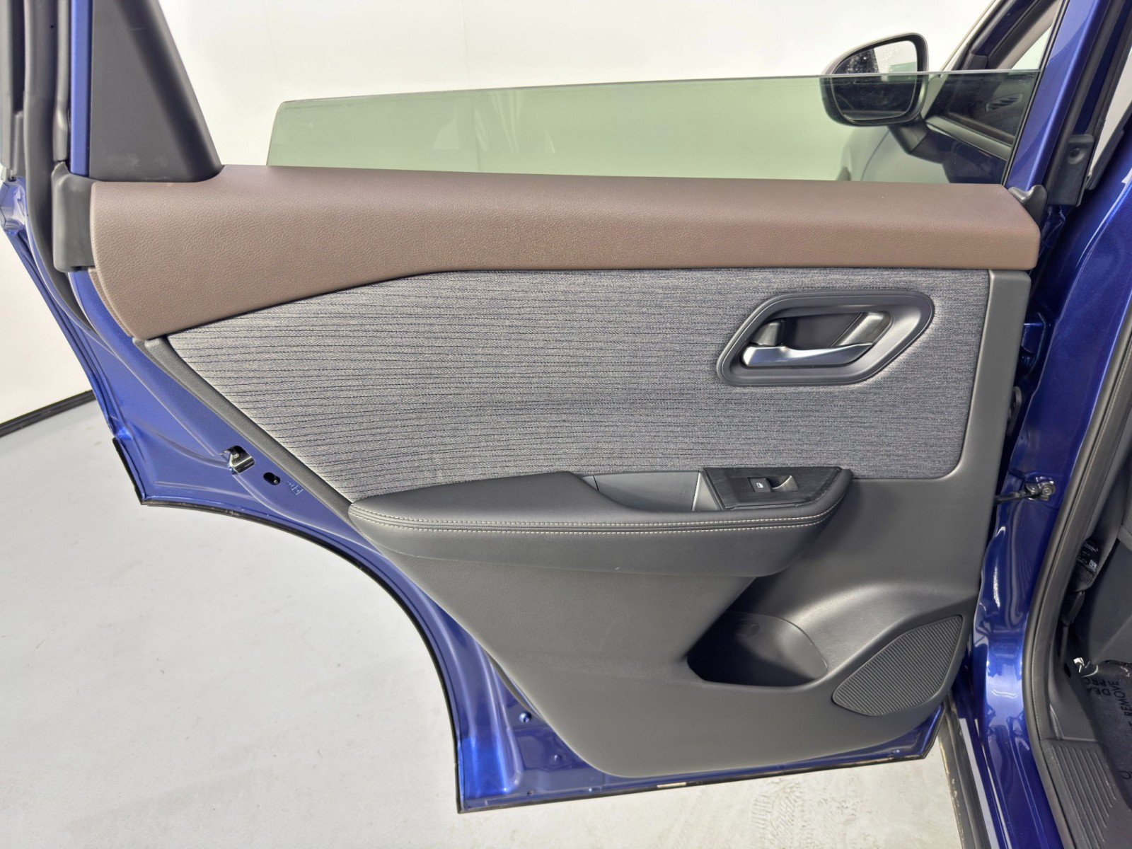 Used 2023 Nissan Rogue SV FWD image 38