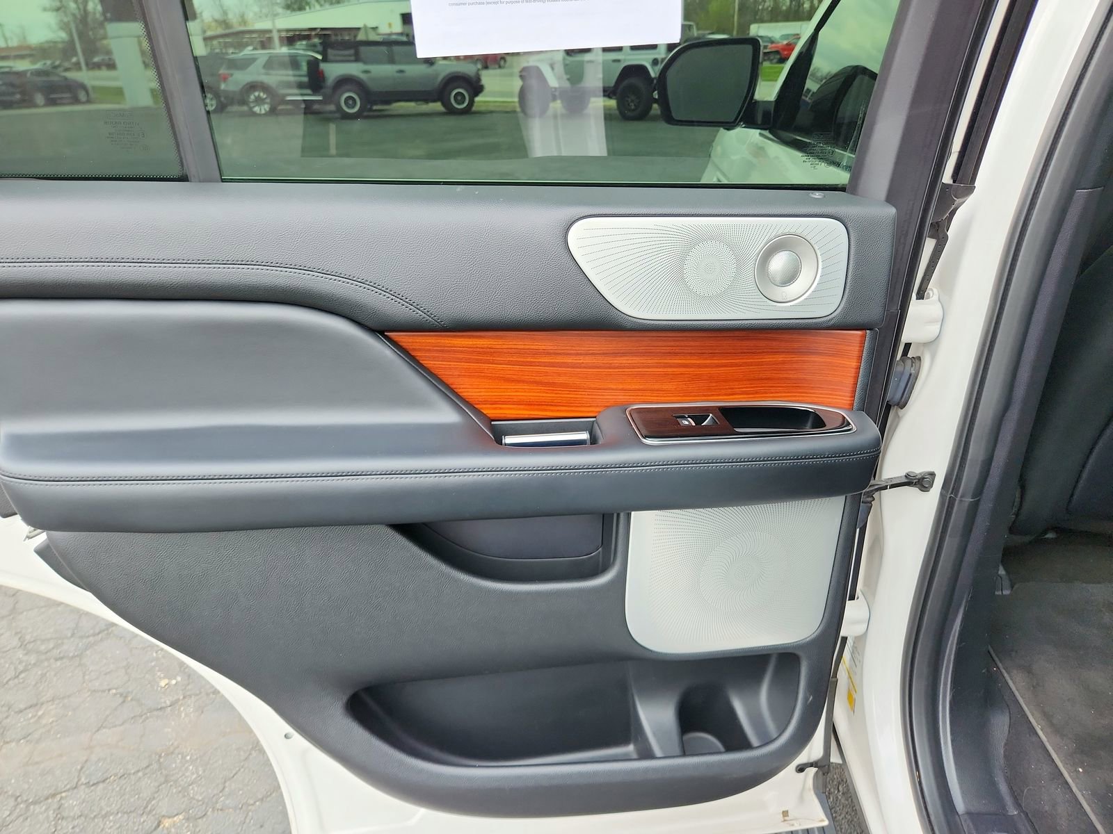 Used 2019 Lincoln Navigator Reserve image 26