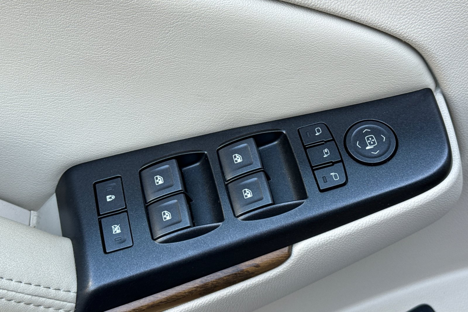 Used 2019 GMC Yukon Denali w/ Denali Ultimate Package AWD/4WD image 13