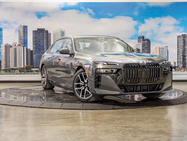 Used 2026 BMW 750e xDrive w/ Autobahn Package AWD/4WD image 1
