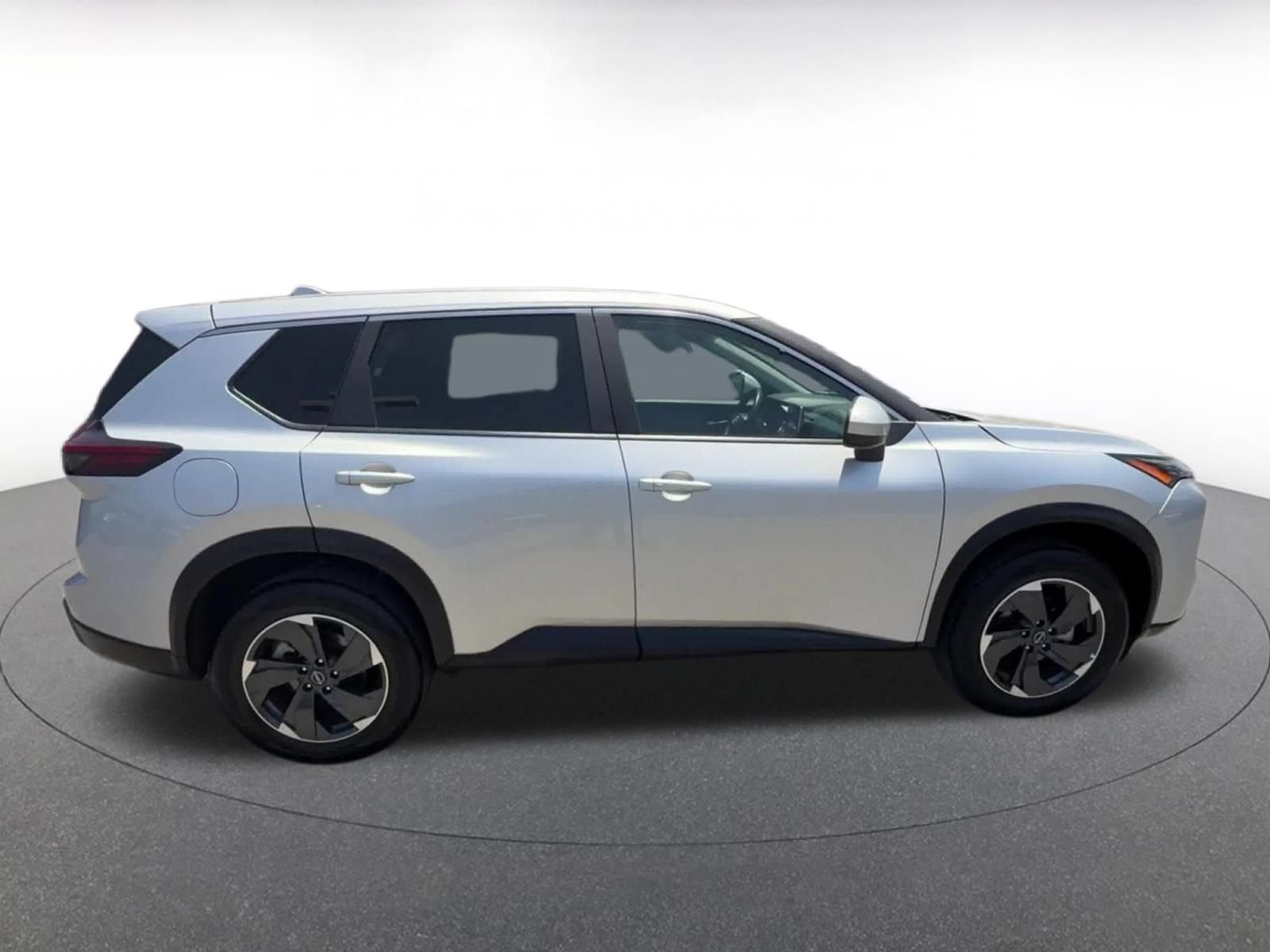 Used 2025 Nissan Rogue SV FWD image 16