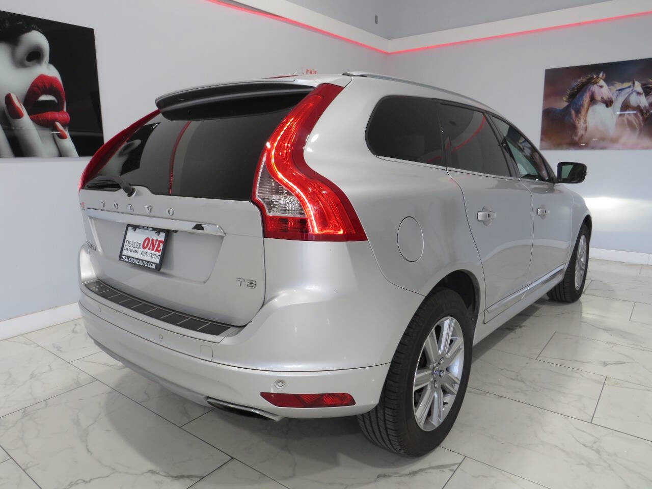 Used 2017 Volvo XC60 T5 Inscription w/ Advanced Package FWD image 3