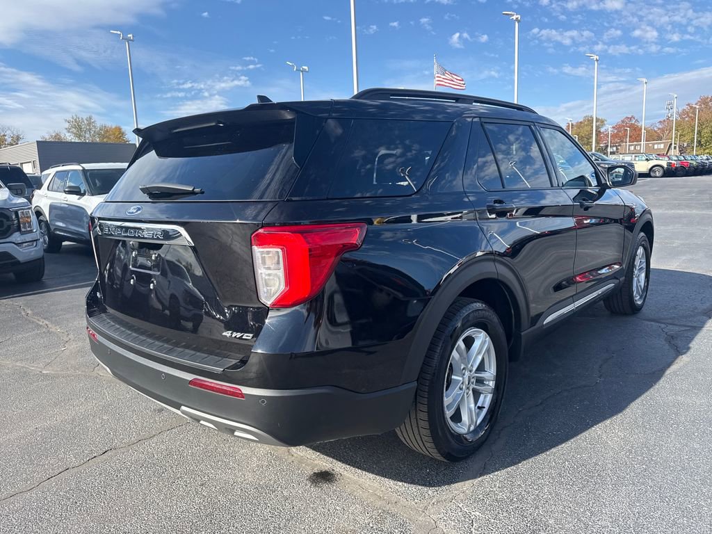 Used 2023 Ford Explorer XLT w/ Equipment Group 202A image 7