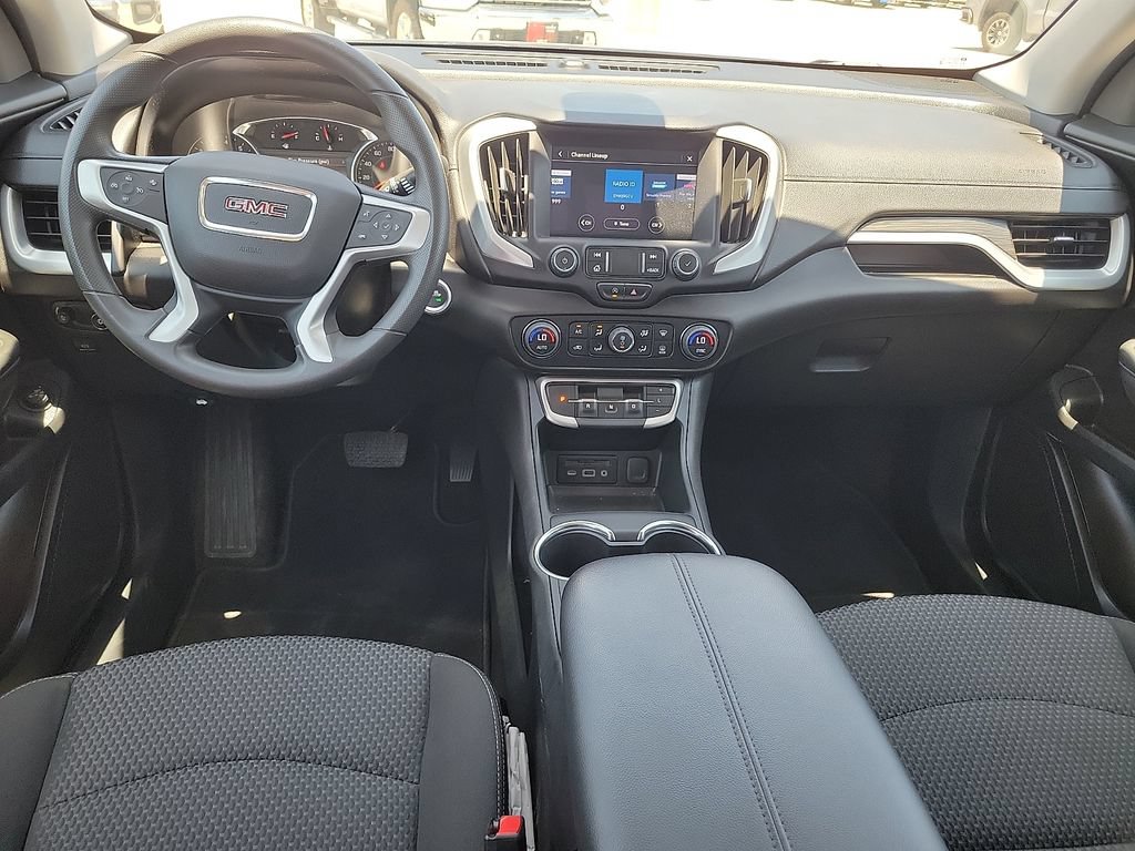 Used 2024 GMC Terrain SLE w/ Driver Convenience Package FWD image 11