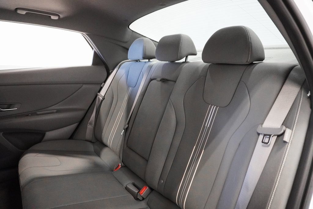 Used 2025 Hyundai Elantra SEL w/ Cargo Package image 15