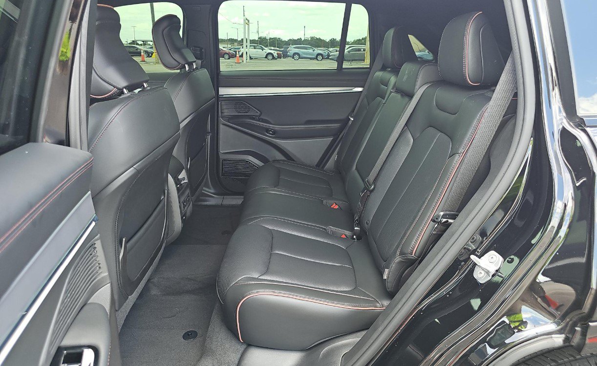 Used 2024 Jeep Wagoneer Launch Edition AWD/4WD image 10