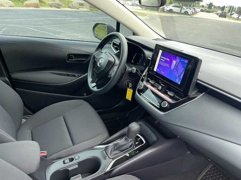Used 2026 Toyota Corolla LE FWD image 5