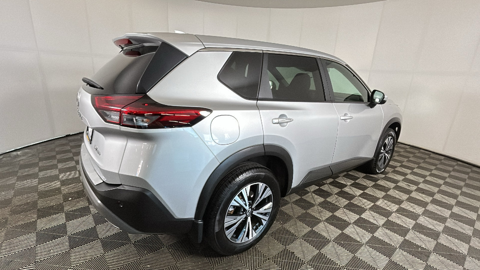 Used 2023 Nissan Rogue SV AWD/4WD image 3