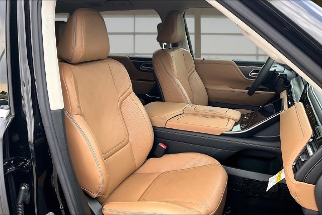 Used 2026 INFINITI QX80 Luxe w/ Cargo Package AWD/4WD image 7