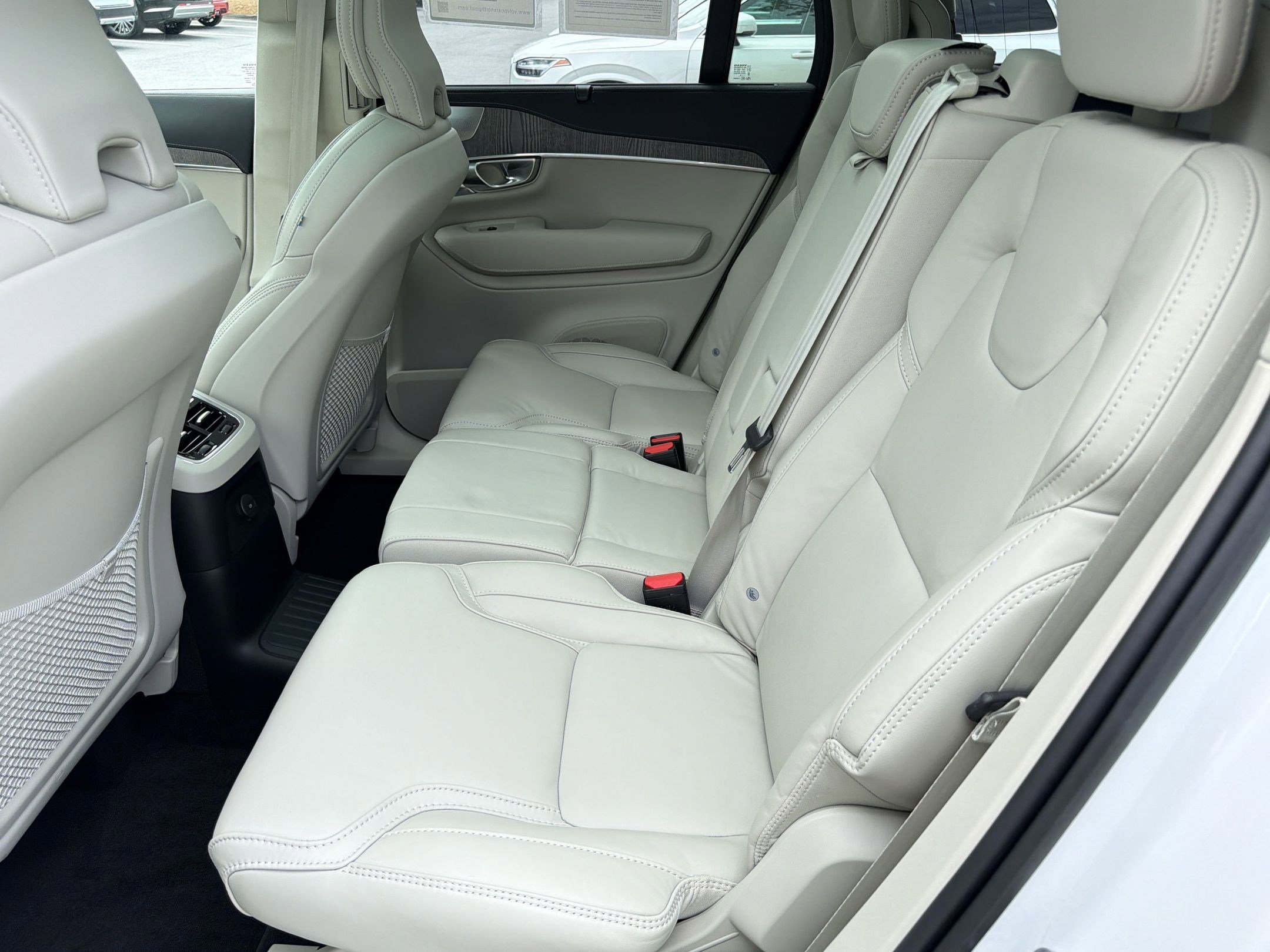 Certified 2023 Volvo XC90 T8 Ultimate w/ Lounge Package AWD/4WD image 14