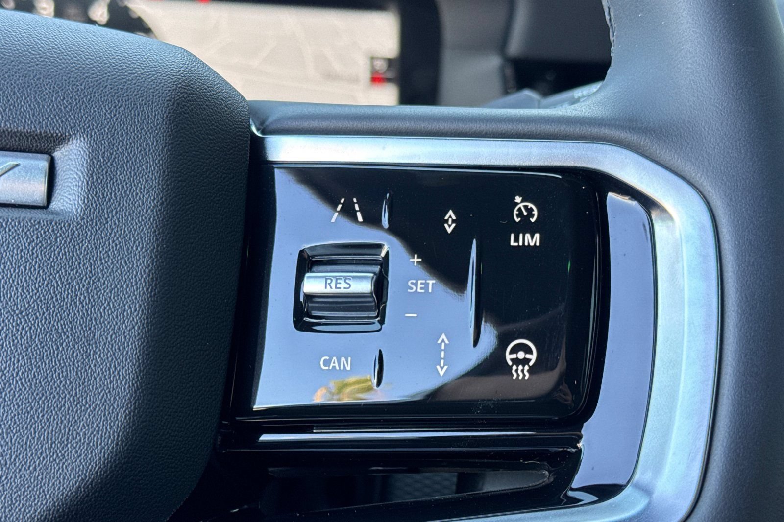 Certified 2025 Land Rover Discovery Sport Dynamic SE AWD/4WD image 29