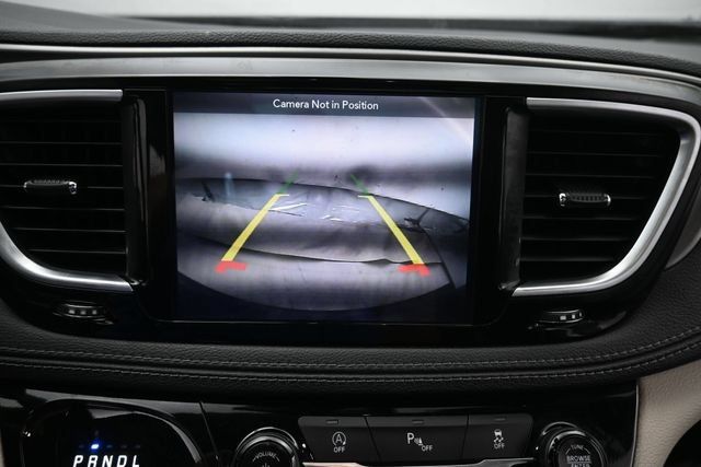 Used 2019 Chrysler Pacifica Limited FWD image 24