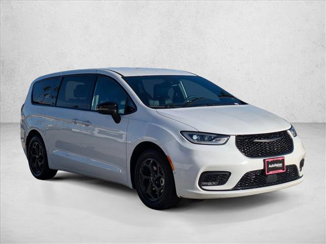 Used 2024 Chrysler Pacifica Hybrid S Appearance Pkg image 3