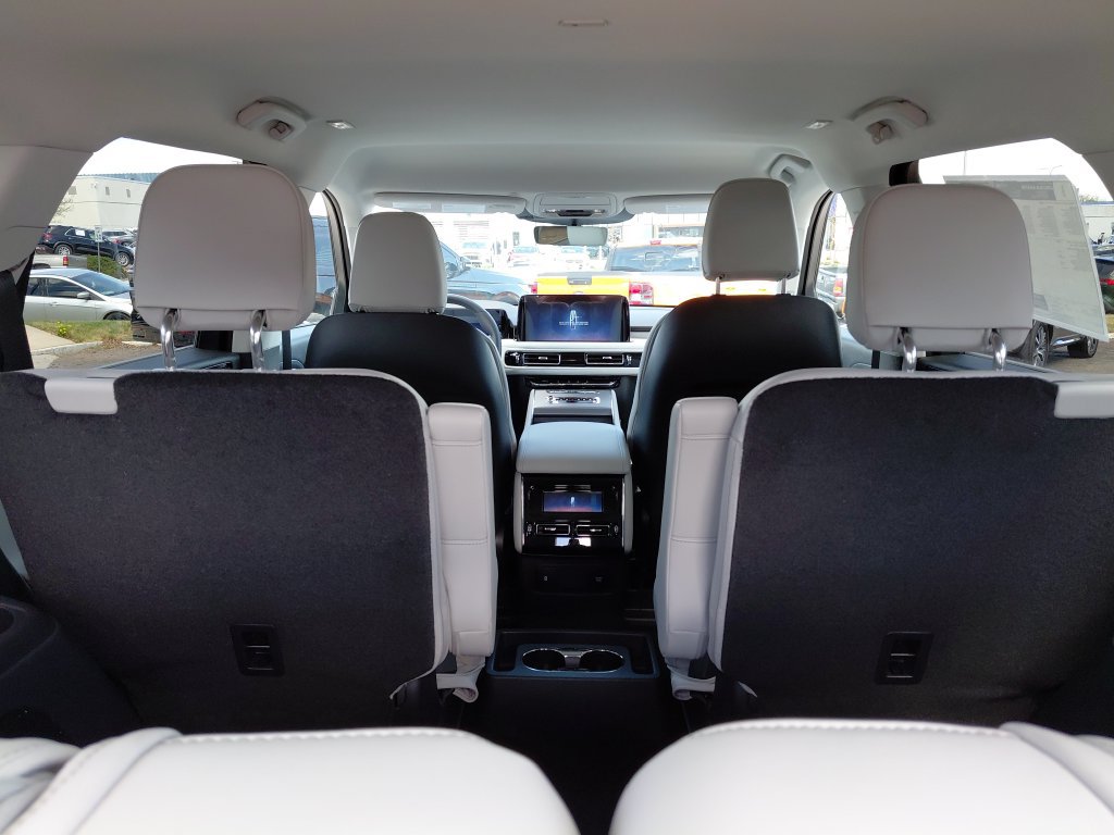 New 2026 Lincoln Aviator AWD w/ Jet Appearance Package image 33