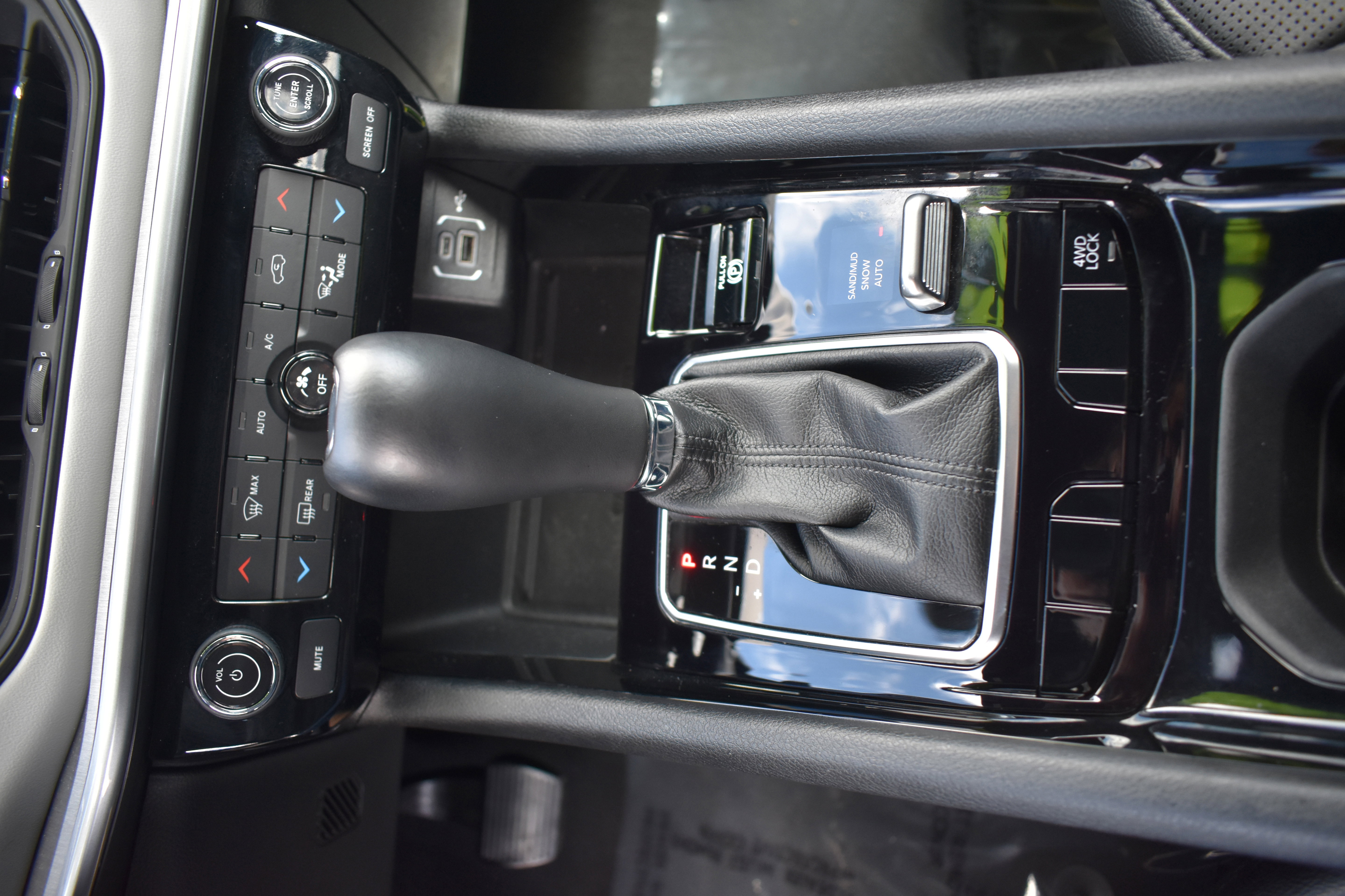 Used 2025 Jeep Compass Limited w/ Elite Group image 21