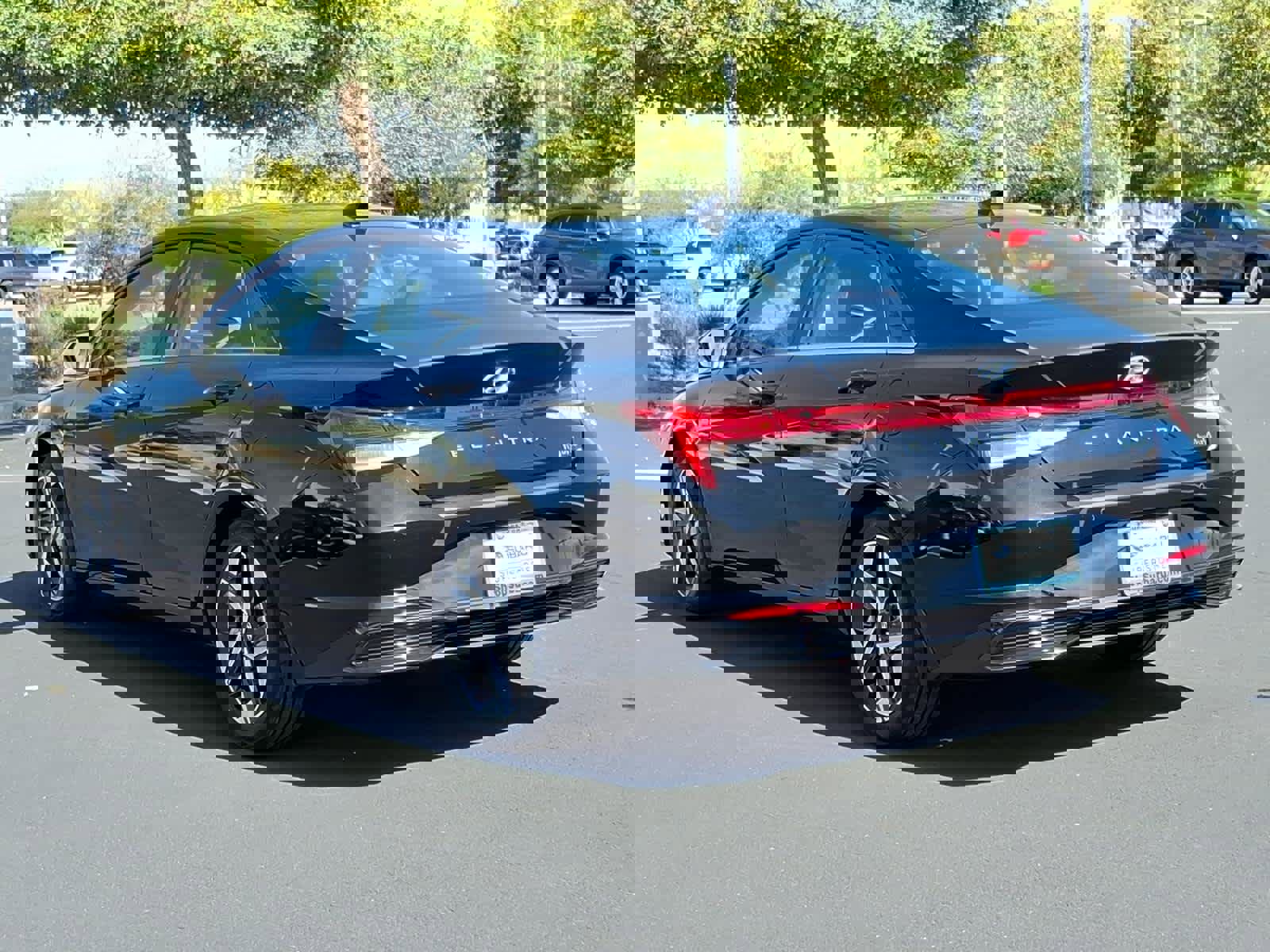 Used 2023 Hyundai Elantra Limited image 5