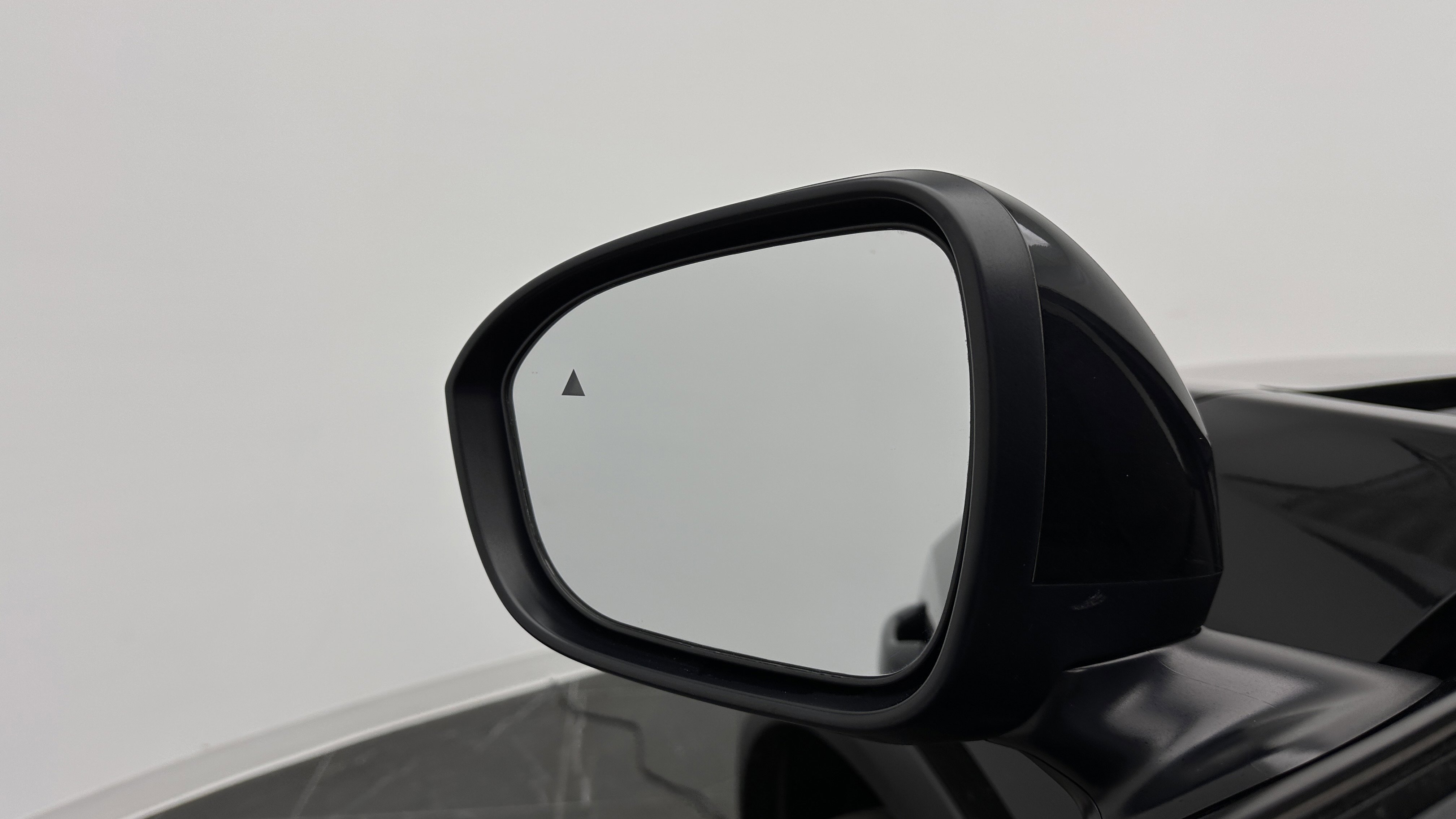 Used 2025 Nissan Kicks SV w/ Charging Package FWD image 12
