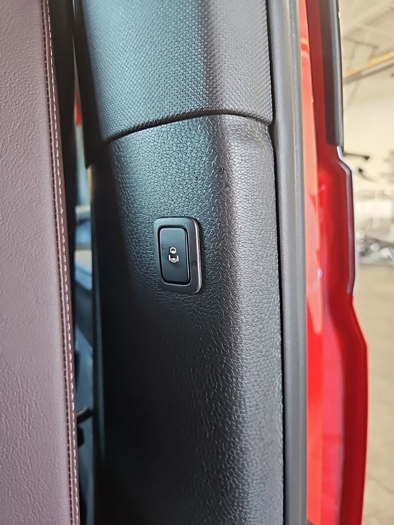 Used 2025 Volkswagen ID. Buzz Pro S Plus image 17