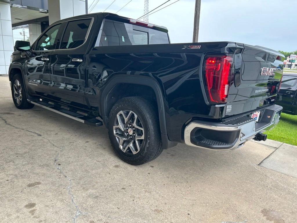 Used 2025 GMC Sierra 1500 SLT AWD/4WD image 4