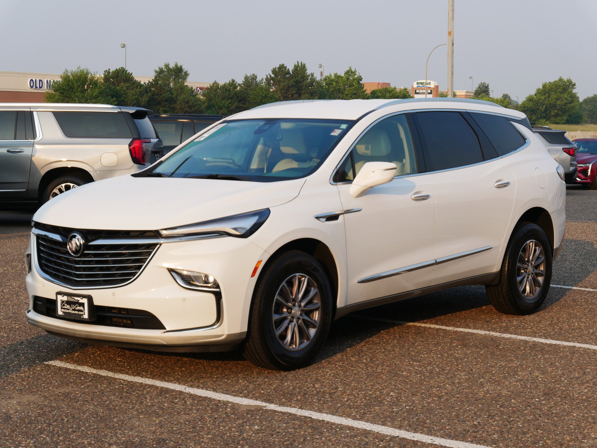 Used 2022 Buick Enclave Essence image 5