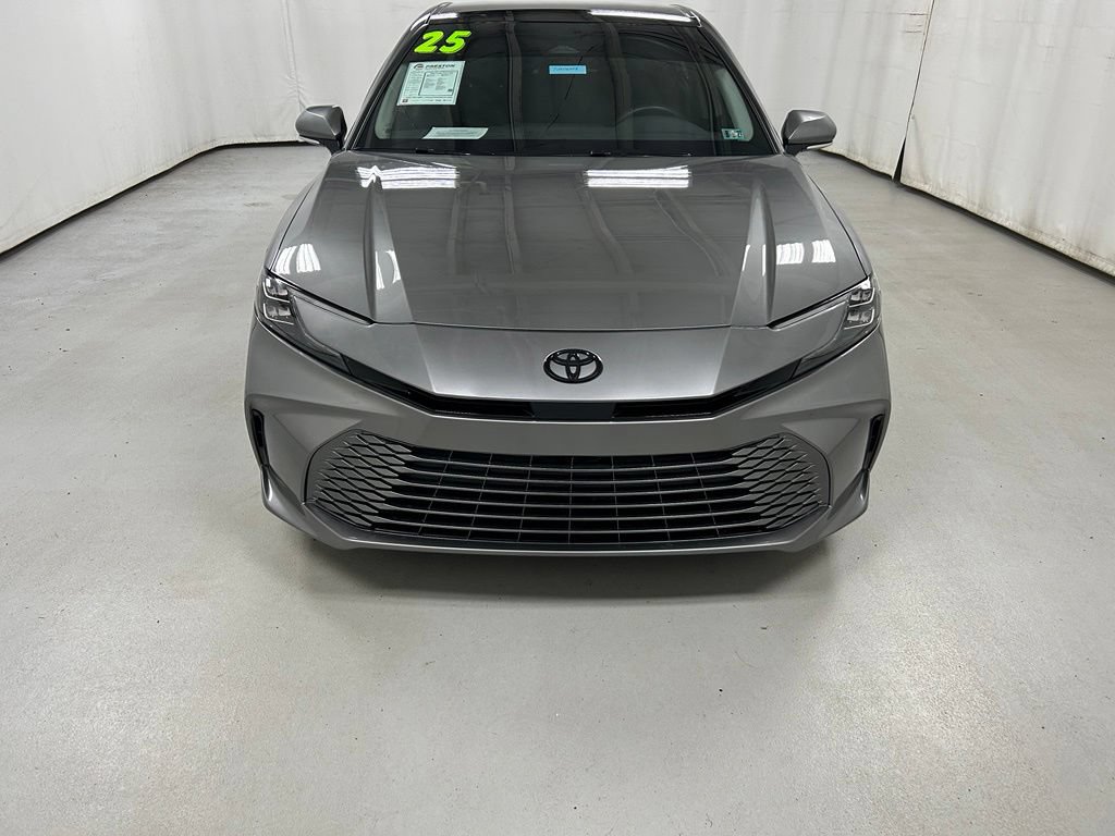 Certified 2025 Toyota Camry XLE FWD image 4