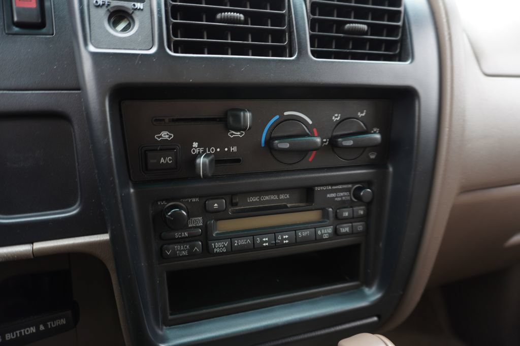 Used 1998 Toyota Tacoma PreRunner RWD image 16