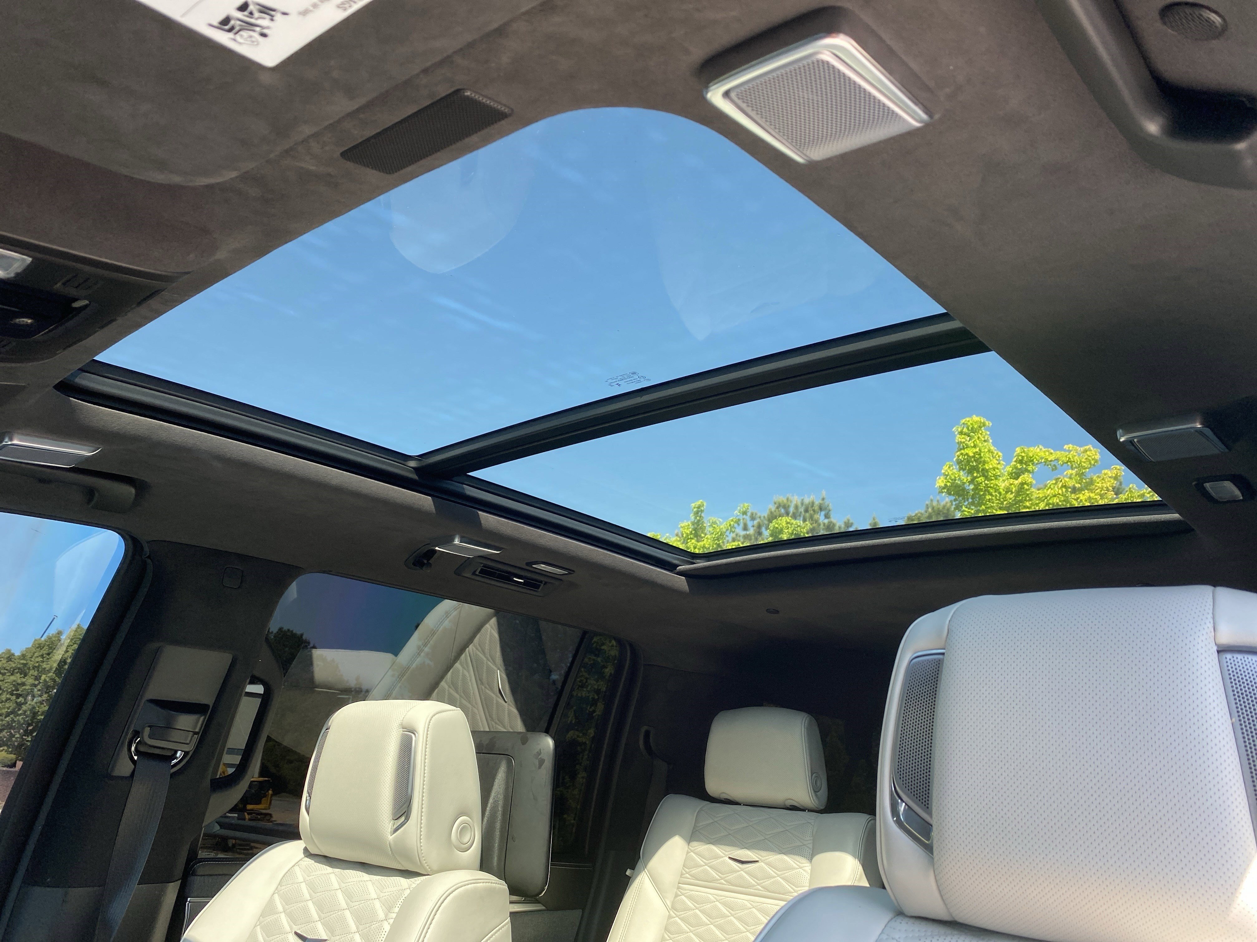 Used 2025 Cadillac Escalade ESV V AWD/4WD image 9