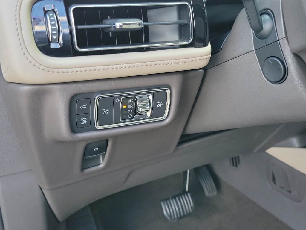 Certified 2022 Lincoln Nautilus FWD w/ Premium Package image 18