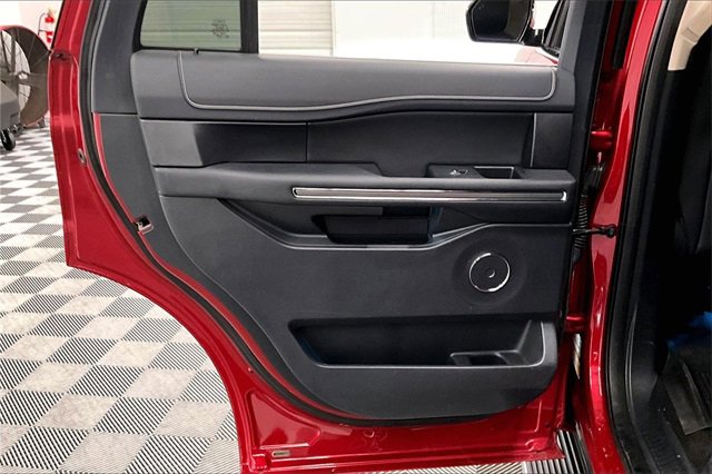 Used 2022 Ford Expedition XLT image 19