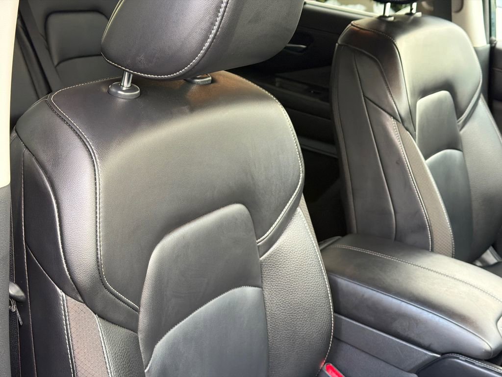 Used 2025 Nissan Pathfinder SL image 10