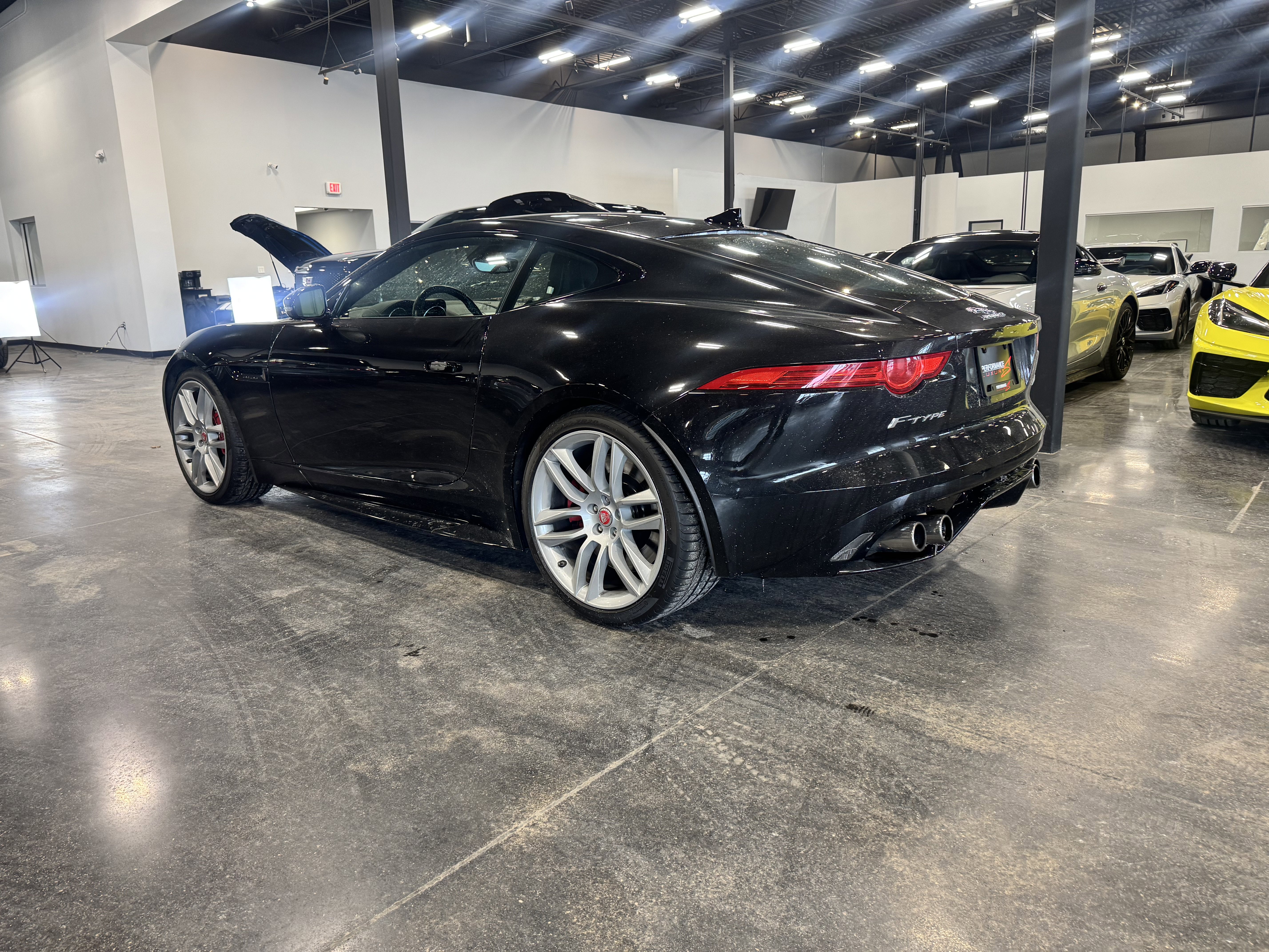 Used 2017 Jaguar F-TYPE R image 2