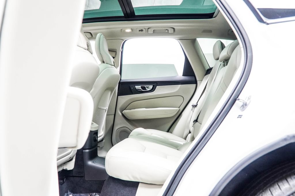 Used 2023 Volvo XC60 T8 Ultimate w/ Climate Package AWD/4WD image 37