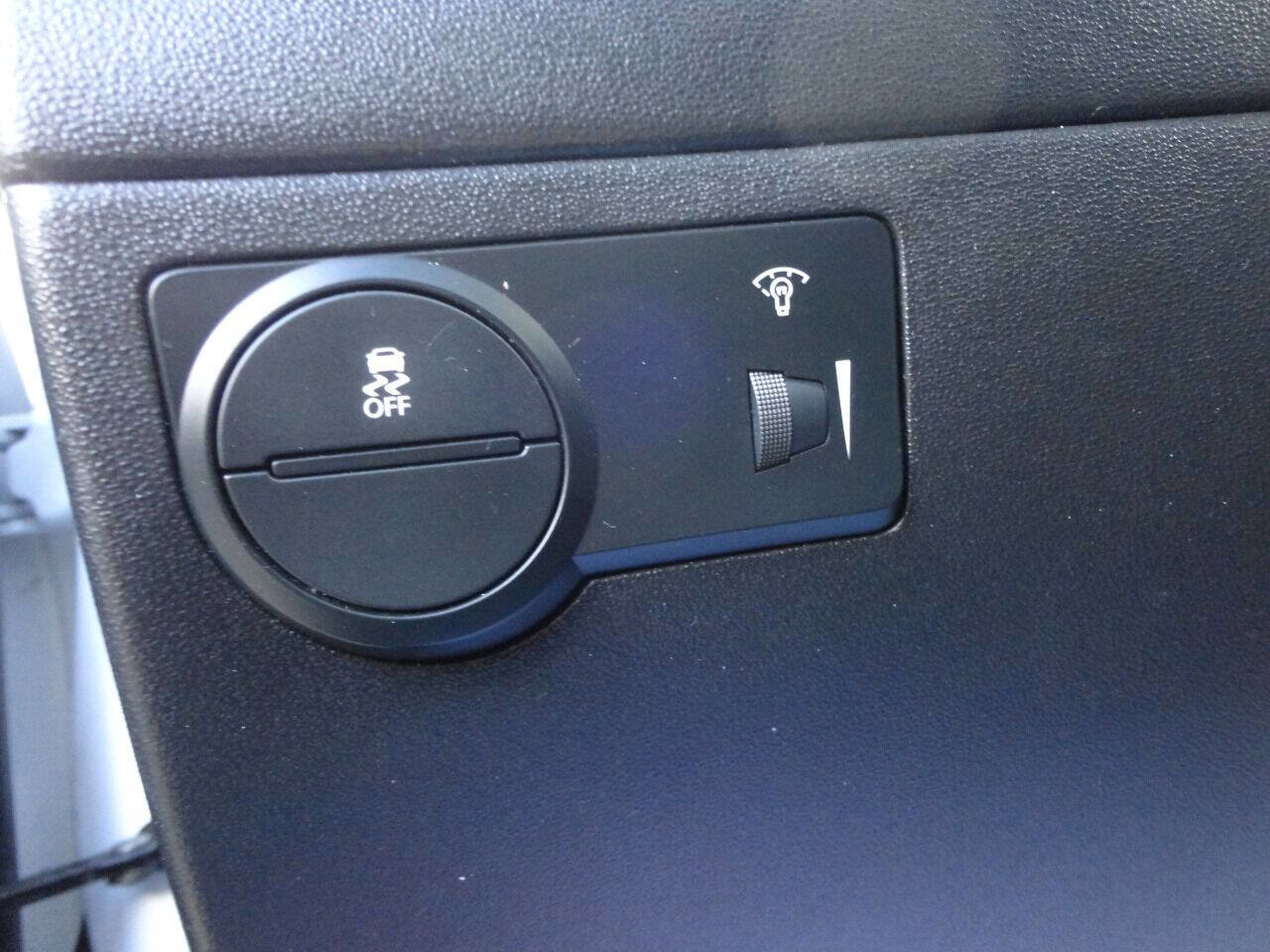 Used 2016 Hyundai Genesis 3.8 image 22