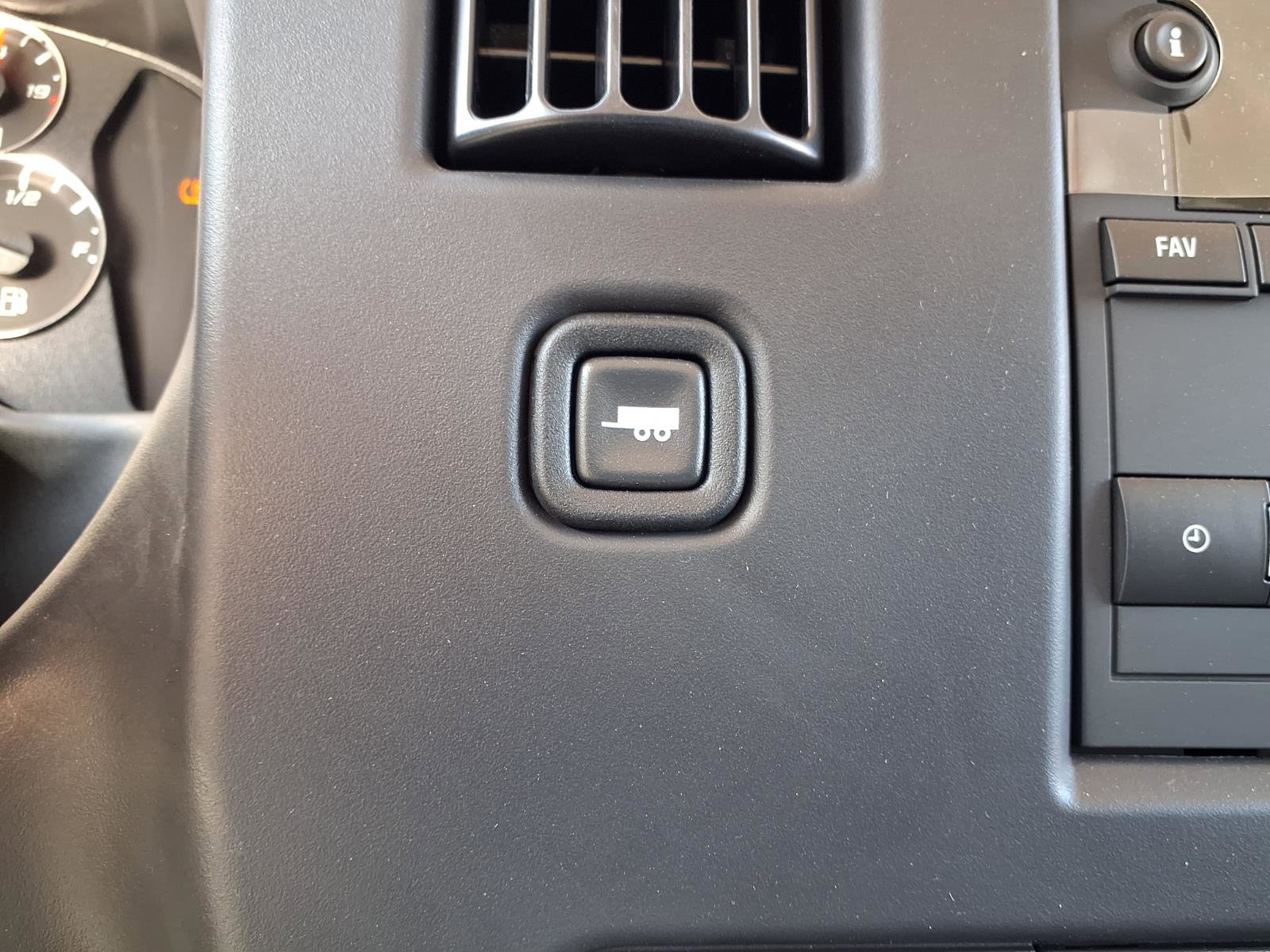 New 2025 GMC Savana 3500 w/ Power Convenience Package RWD image 8