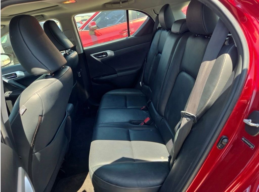 Used 2011 Lexus CT 200h Premium w/ Leather Pkg FWD image 7
