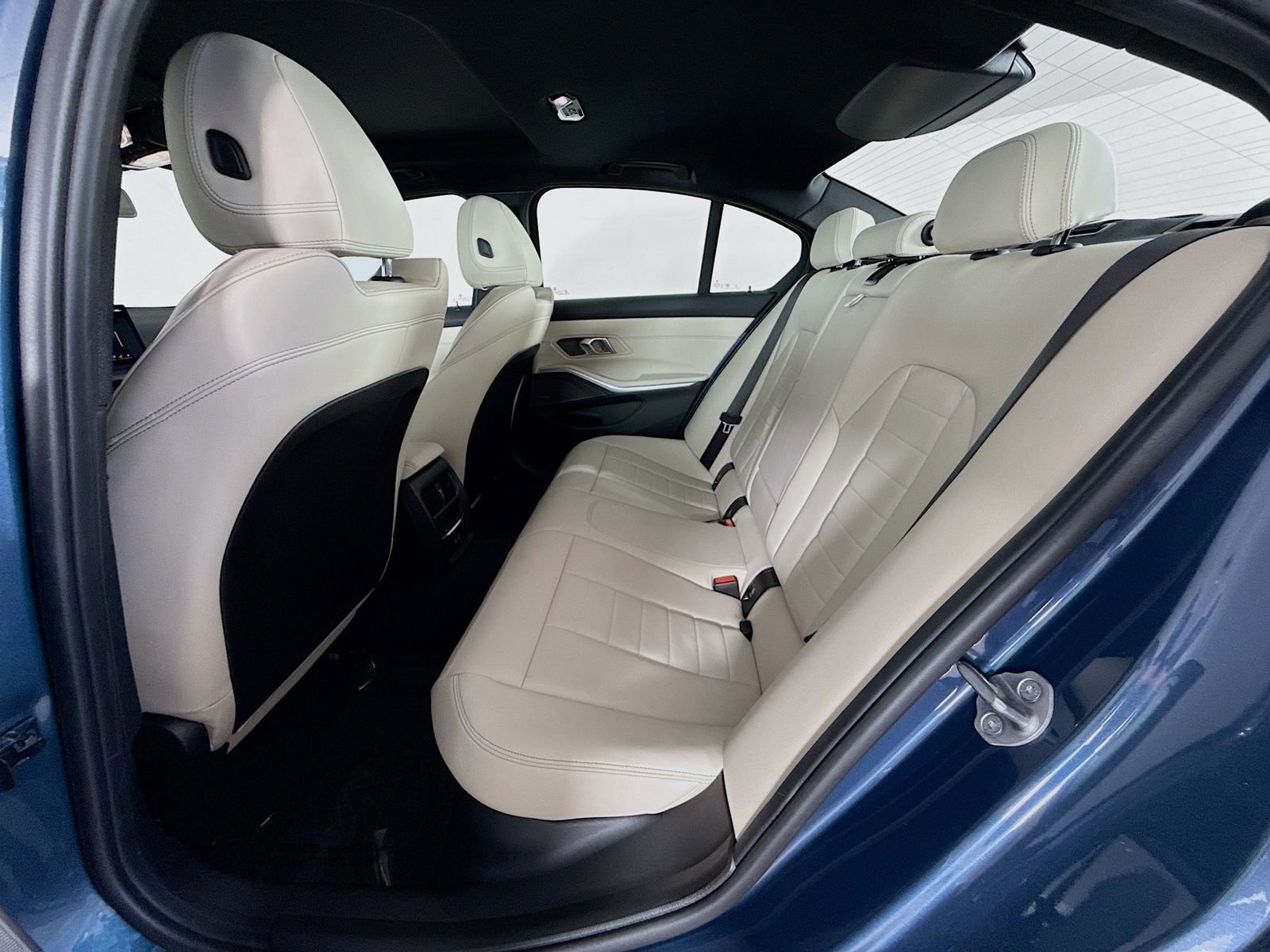 Used 2025 BMW M340i w/ Premium Package image 26