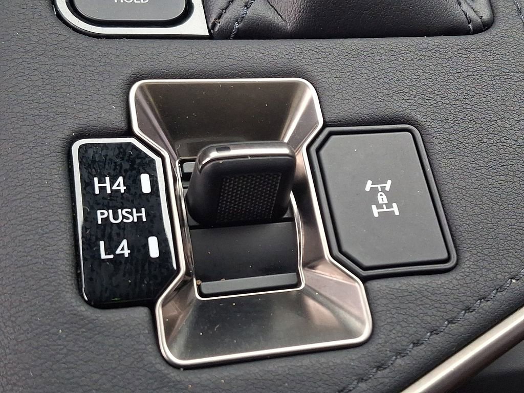 Used 2024 Lexus GX 550 w/ Accessory Package (2T) AWD/4WD image 24