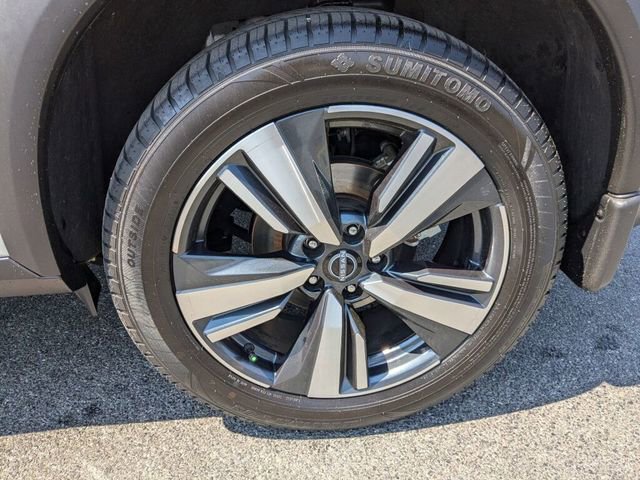 Used 2023 Nissan Rogue SL w/ SL Premium Package image 12
